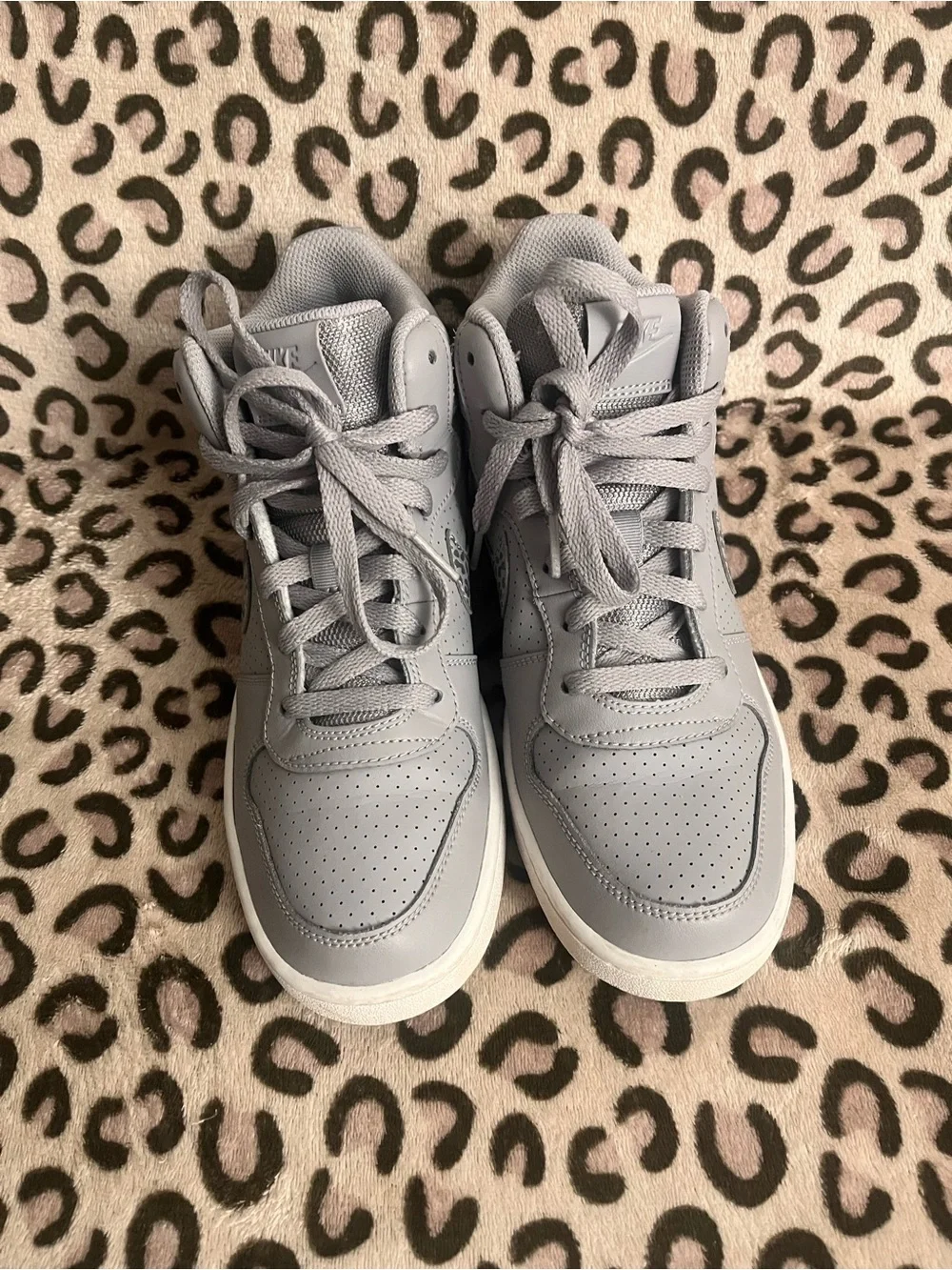 Nike Kids Light Gray Sneakers